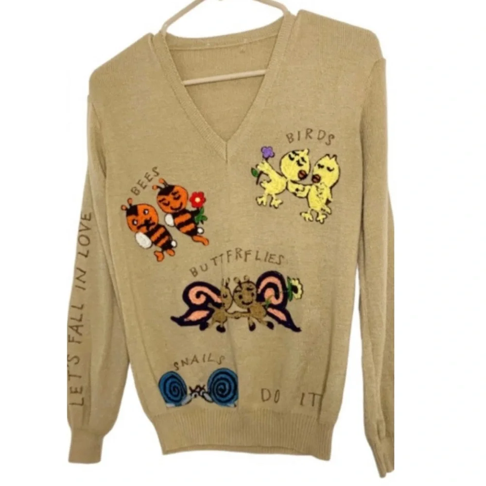 Embroidered v-neck pull-over sweater - Picture 1 of 9